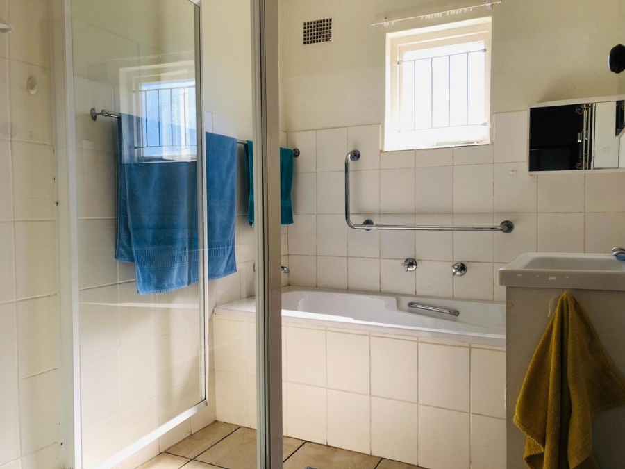 4 Bedroom Property for Sale in Gansbaai Central Western Cape